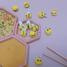 Load image into Gallery viewer, Bee play setup