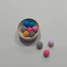 Load image into Gallery viewer, Jumbo 2.5cm felt balls