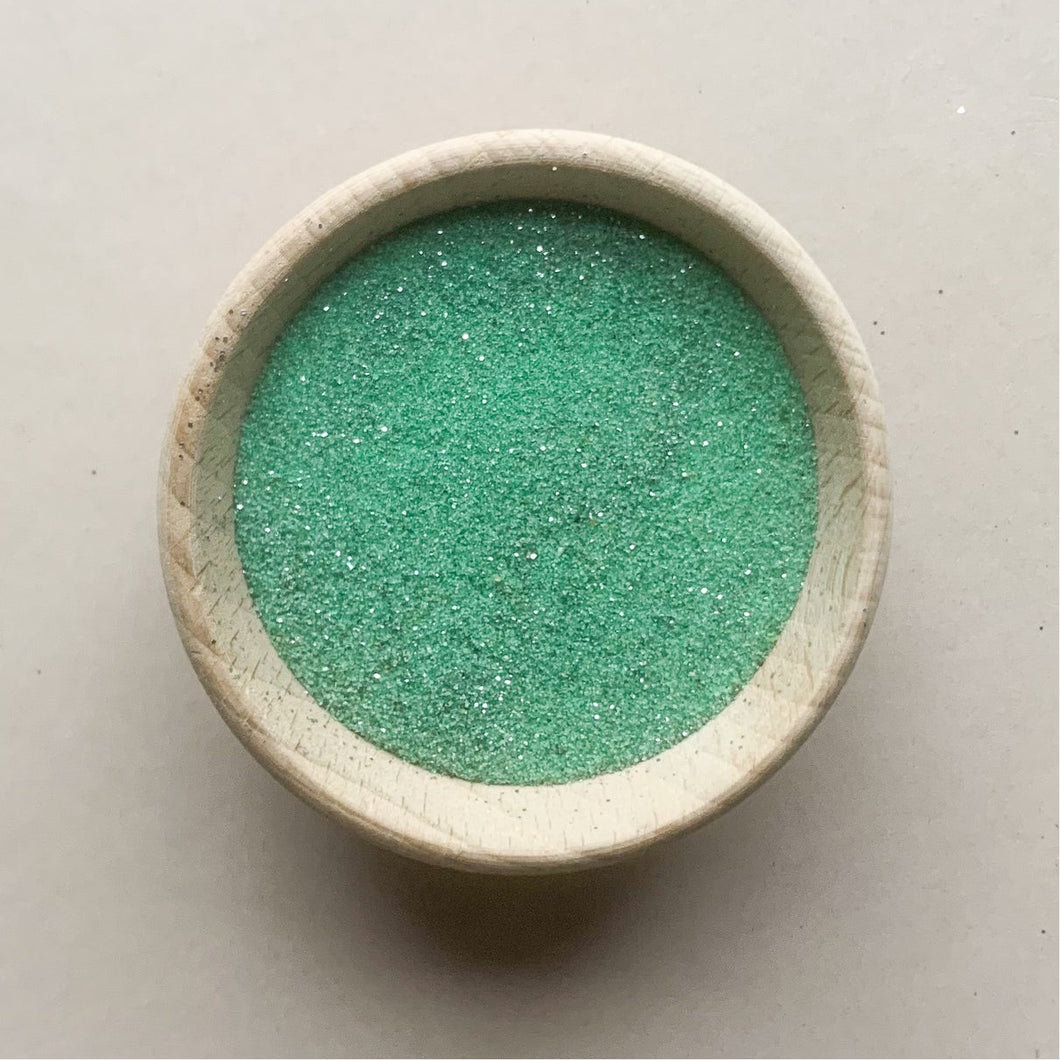 Green sand for sorting or writing trays